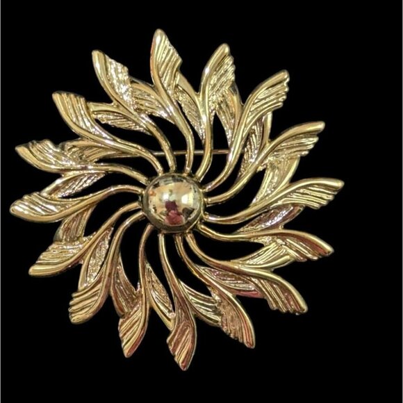 Vintage Sarah Coventry Gold-Tone Sunburst Brooch Pin flower - Picture 1 of 6
